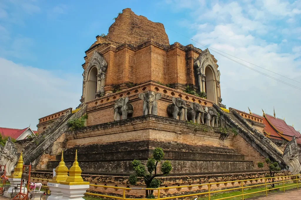 Chiang Mai: Chiang Rai Temples Day Trip With Hot Springs | ®ExcursionMania