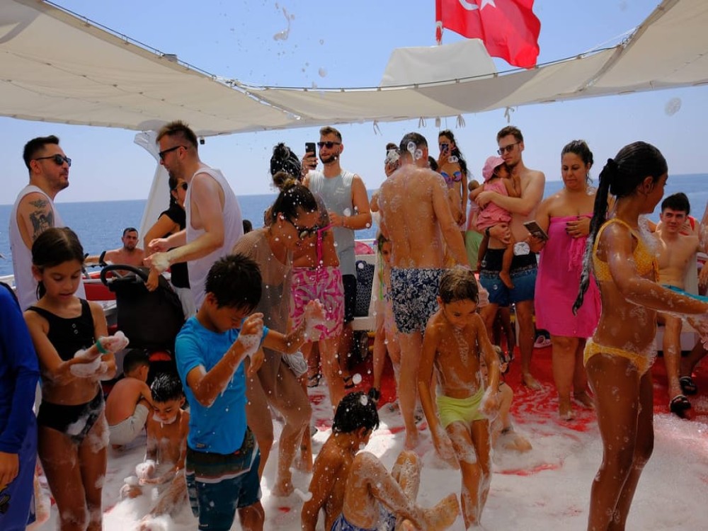 Alanya: Boat Tour with Unlimited Soft Drinks Lunch & Hotel Pickup | ®ExcursionMania