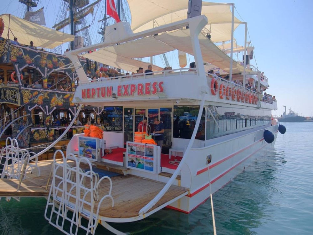 Alanya: Boat Tour with Unlimited Soft Drinks Lunch & Hotel Pickup | ®ExcursionMania