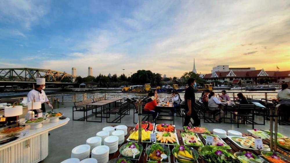 Bangkok: White Orchid Chao Phraya Dinner Cruise free Beer | ®ExcursionMania