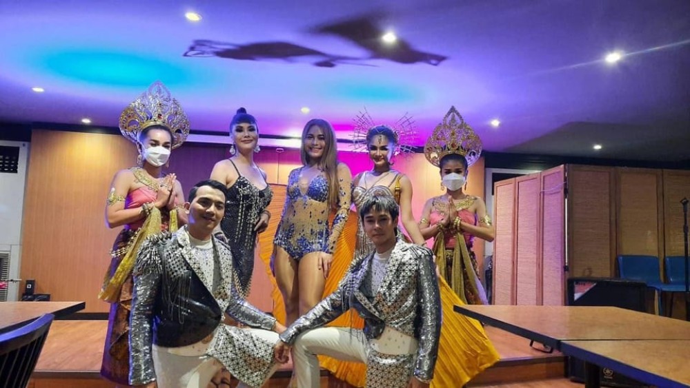 Bangkok: White Orchid Chao Phraya Dinner Cruise free Beer | ®ExcursionMania