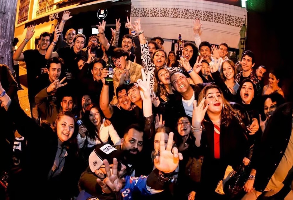 Istanbul: Party Pub Crawl with Party Bus | ®ExcursionMania