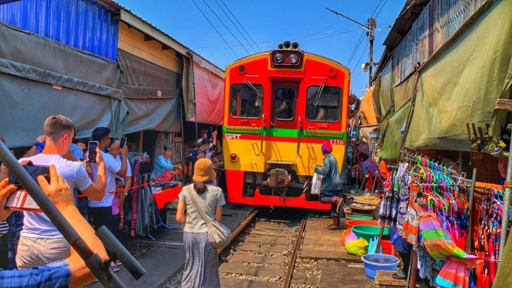 Damnoen Saduak Floating Market