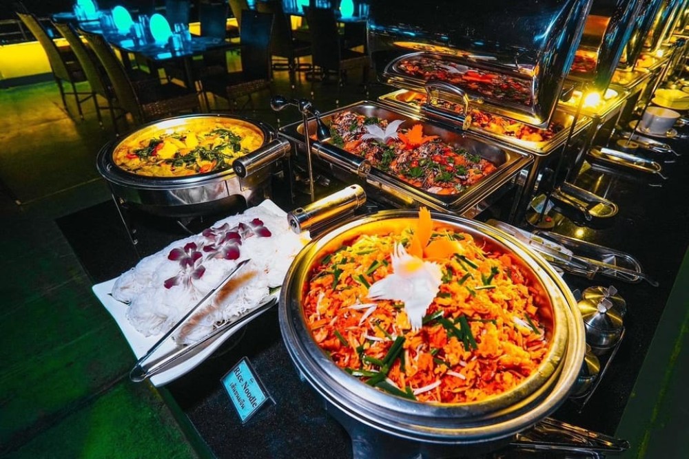 Bangkok: Royal Princess River Dinner Cruise with Live Music | ®ExcursionMania