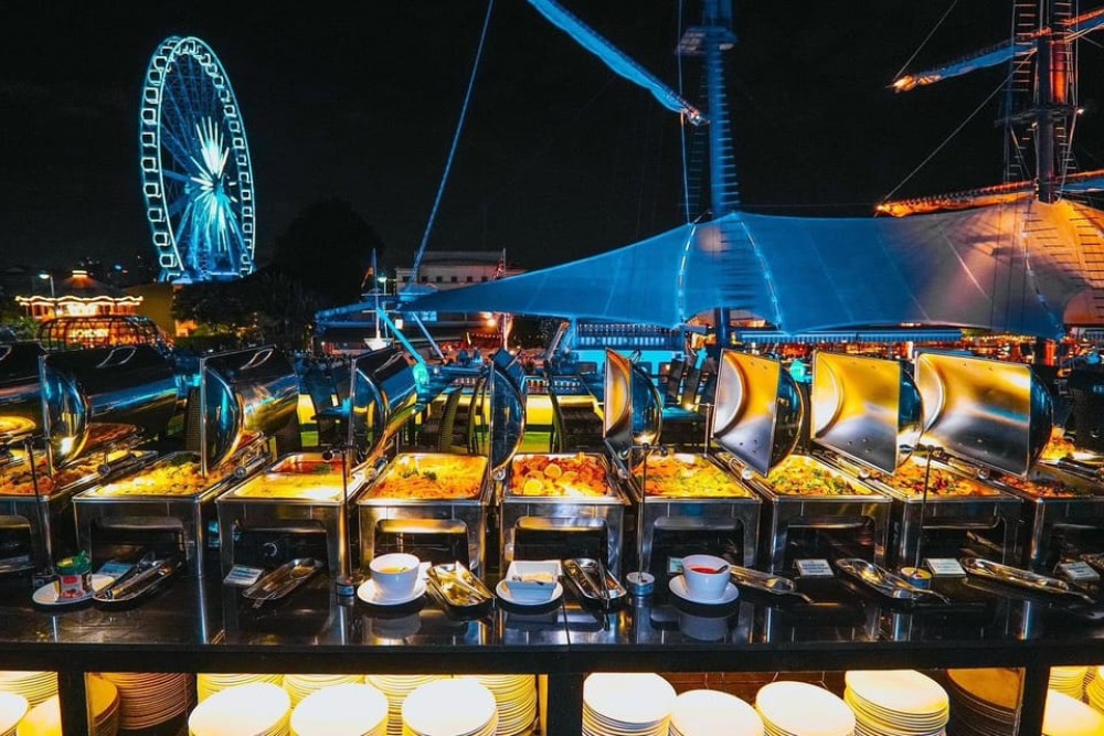Bangkok: Royal Princess River Dinner Cruise with Live Music | ®ExcursionMania