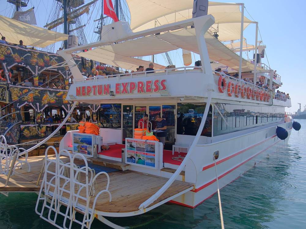 Blue Paradise: Alanya Boat Trip Experience w/Lunch and Hotel transfer | ®ExcursionMania