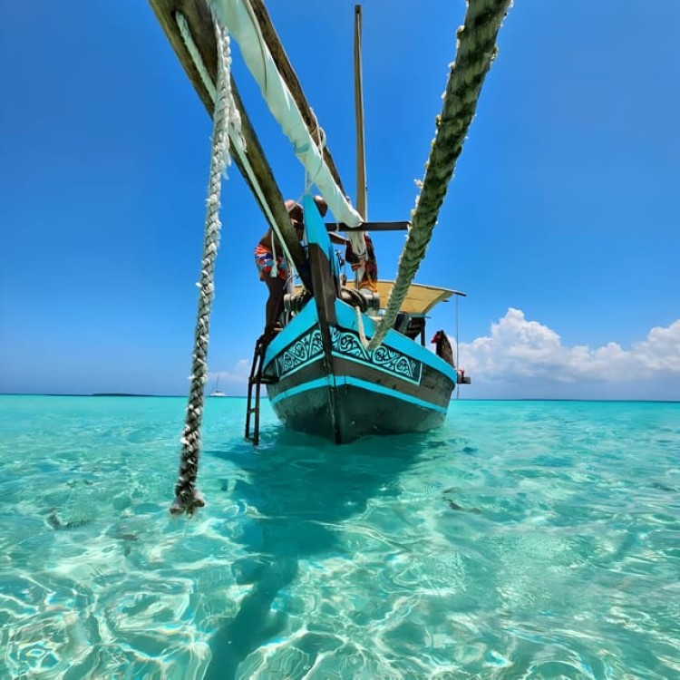 Zanzibar: Snorkeling and Sandbank Dhow Cruise with Lunch | ®ExcursionMania
