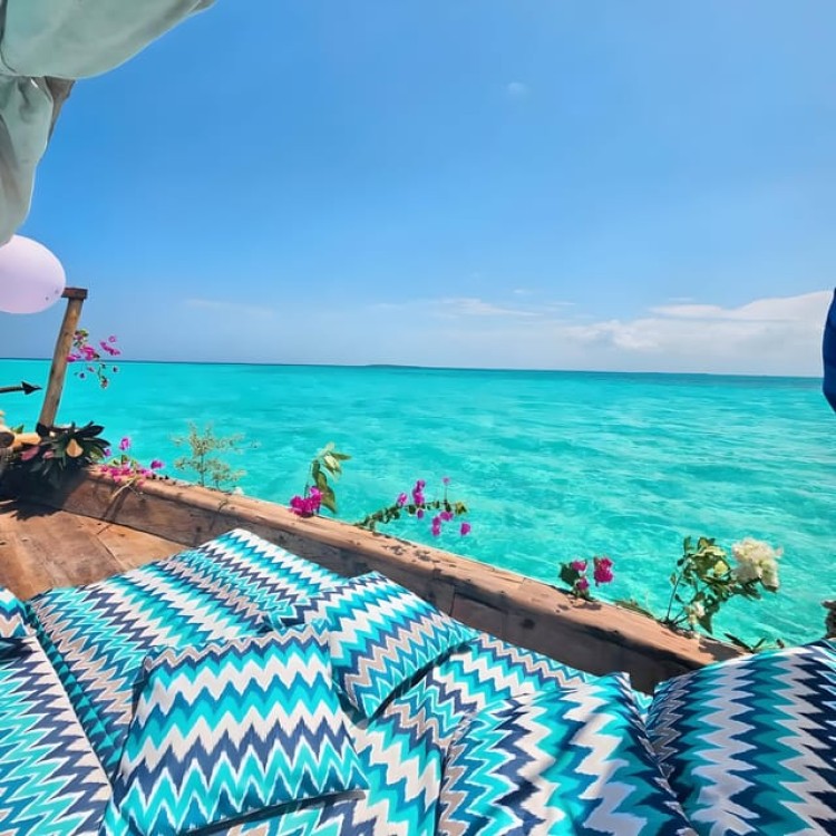 Zanzibar: Snorkeling and Sandbank Dhow Cruise with Lunch | ®ExcursionMania