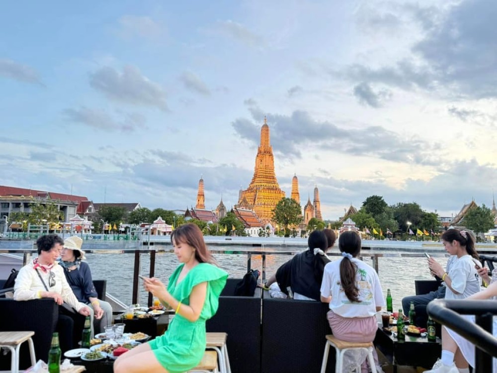 Bangkok: Yodsiam Sightseeing Cruise Snacks & Unlimited Beer | ®ExcursionMania