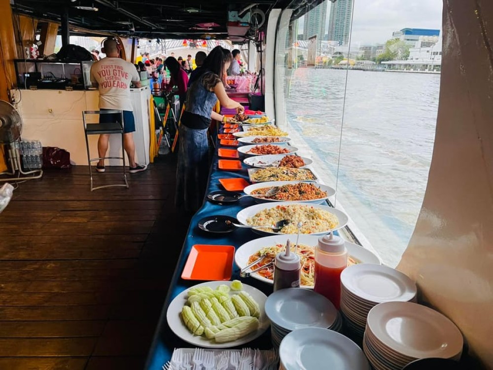 Bangkok: Yodsiam Sightseeing Cruise Snacks & Unlimited Beer | ®ExcursionMania