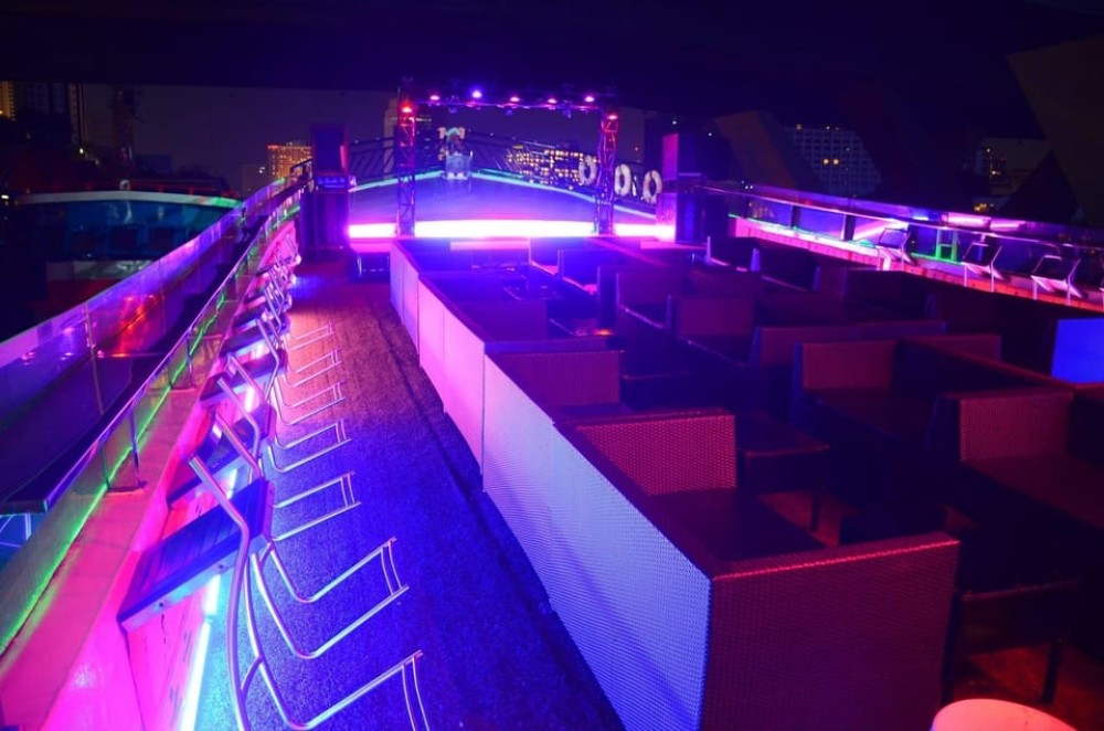 Bangkok: Yodsiam Sightseeing Cruise Snacks & Unlimited Beer | ®ExcursionMania