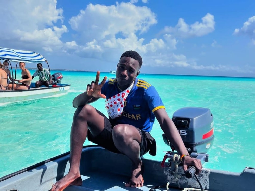 Snorkeling in Zanzibar: Mnemba Island and Dolphin adventure | ®ExcursionMania