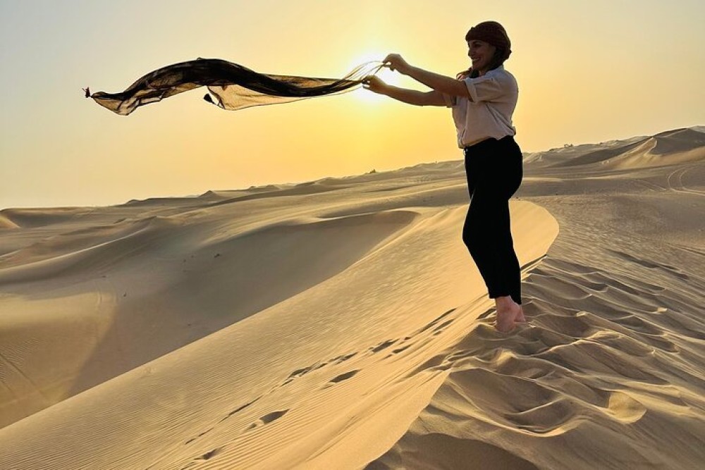 Abu Dhabi: 4x4 Desert Safari with Sandboarding | ®ExcursionMania