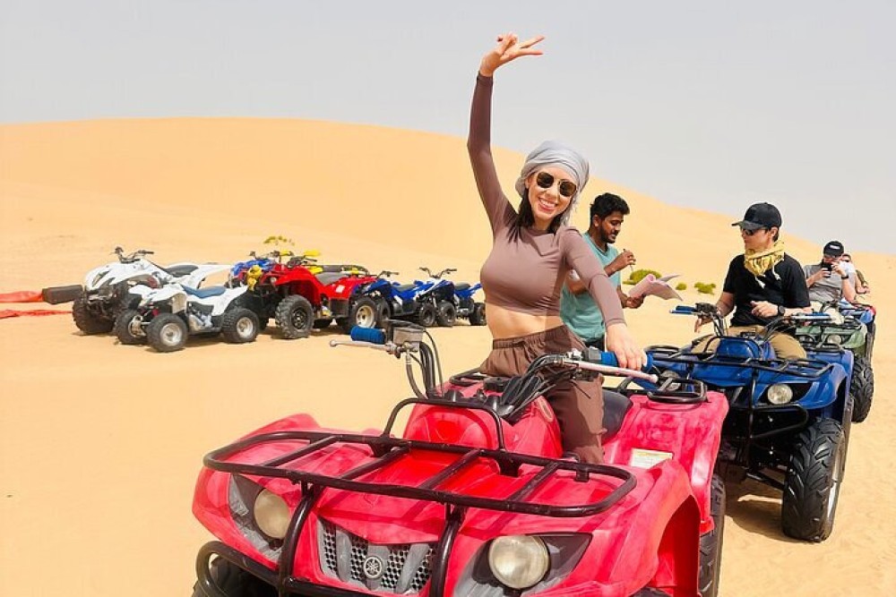 Abu Dhabi: 4x4 Desert Safari with Sandboarding | ®ExcursionMania