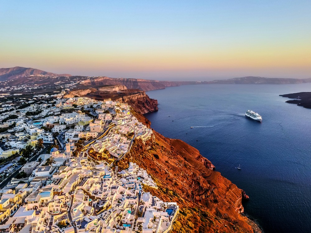 Private Famous Sights Tour with Local Guide in Santorini | ®ExcursionMania