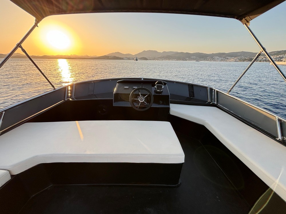 Private VIP Motoryacht Charter in Bodrum For 6 Hours With Lunch | ®ExcursionMania