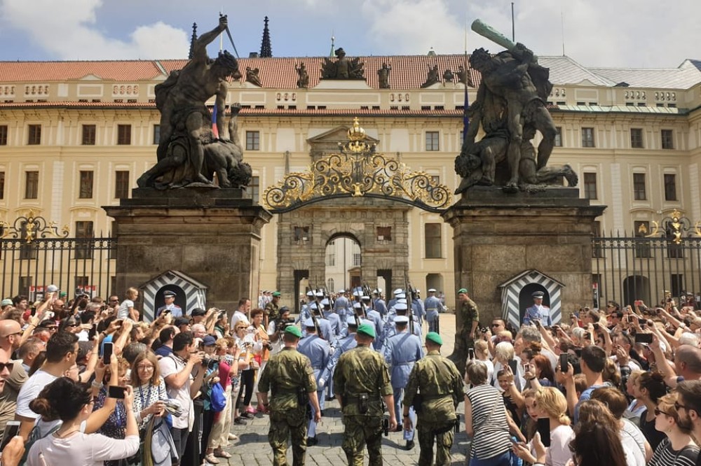 Prague: 1-Hour Castle Tour With Fast-GET Admission Ticket | ®ExcursionMania