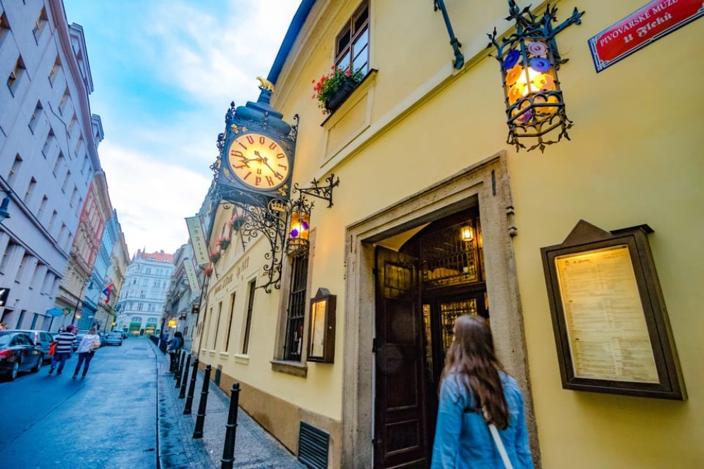 Prague: Legendary Beer Tour with Dinner | ®ExcursionMania
