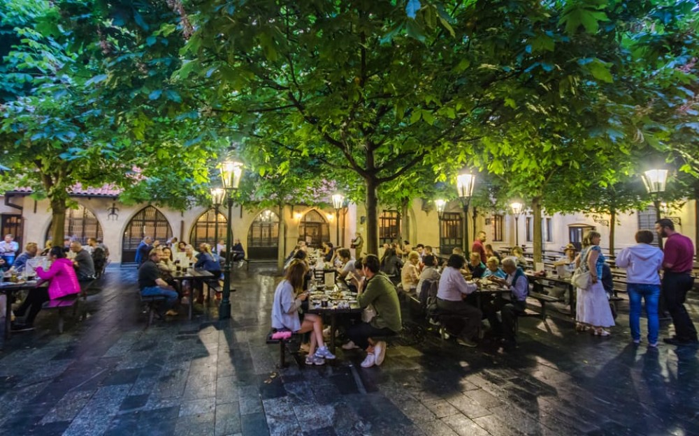 Prague: Legendary Beer Tour with Dinner | ®ExcursionMania