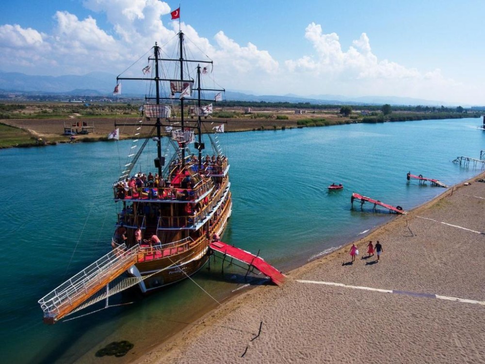 Side: Dolphin Island Boat Trip with Lunch & Unlimited Drinks | ®ExcursionMania