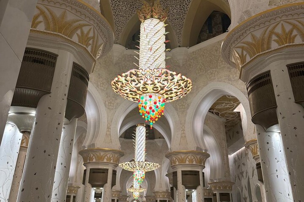 Abu Dhabi: Half Day Sightseeing Tour with Pick up & Drop off | ®ExcursionMania