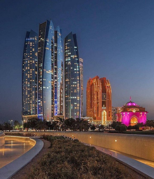 Abu Dhabi: Half Day Sightseeing Tour with Pick up & Drop off | ®ExcursionMania