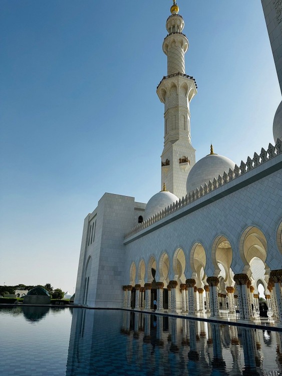 Abu Dhabi: Half Day Sightseeing Tour with Pick up & Drop off | ®ExcursionMania