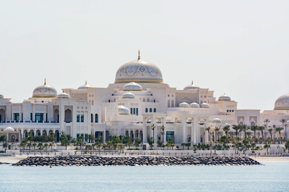 Premium Abu Dhabi Tour: Grand Mosque, Royal Palace & Etihad Tower | ®ExcursionMania