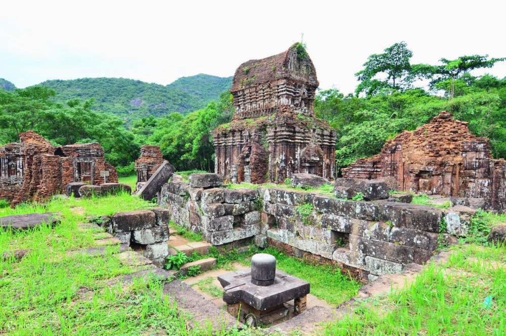 Amazing My Son Sunset Deluxe Small Group tour | ®ExcursionMania