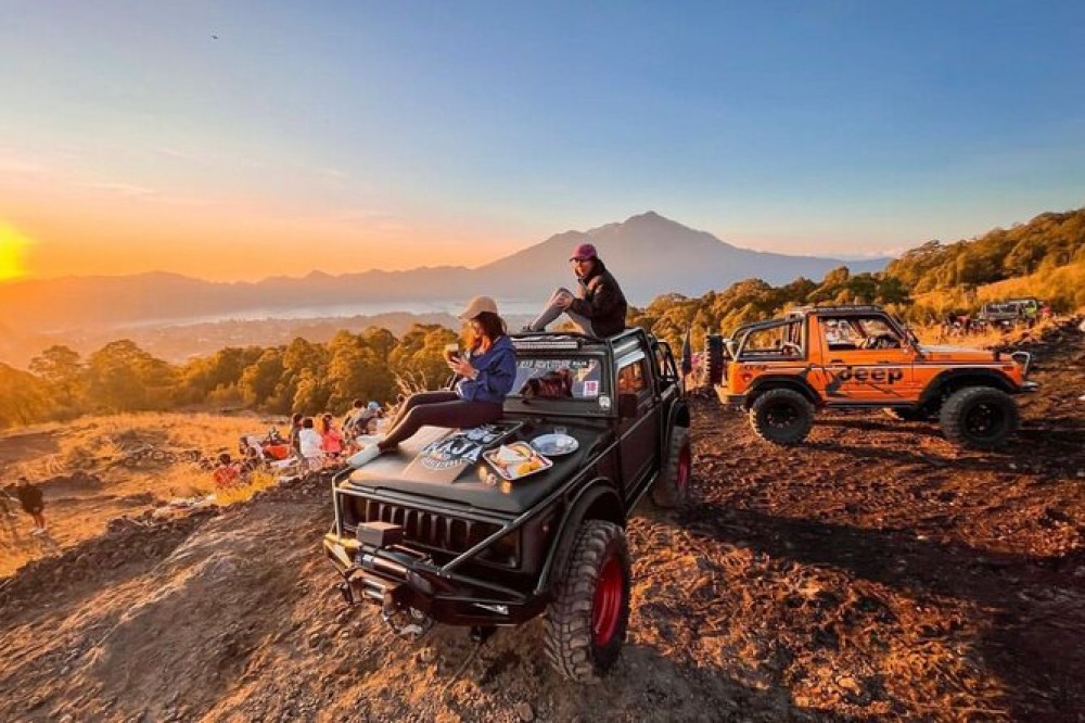 Bali: Sunset Mount Batur Jeep and Hot Spring All Inclusive | ®ExcursionMania