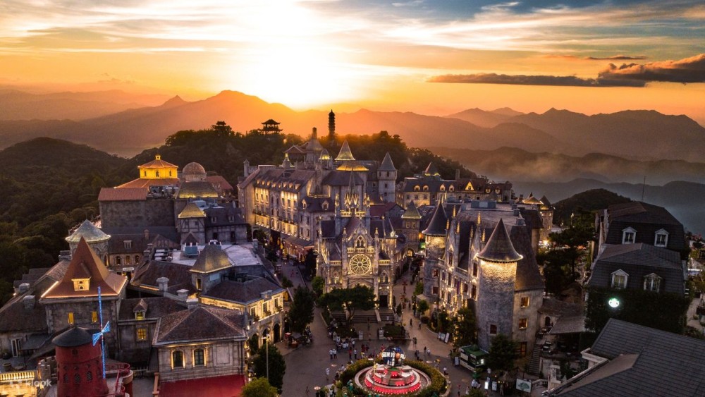 Hoi An/ Da Nang - Ba Na Hills - Golden Bridge Deluxe Small Group | ®ExcursionMania