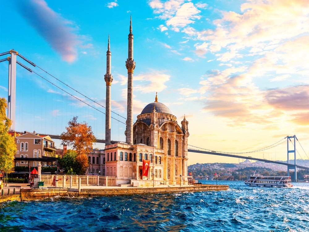 Across Two Worlds: Istanbuls Unforgettable Day Tour | ®ExcursionMania