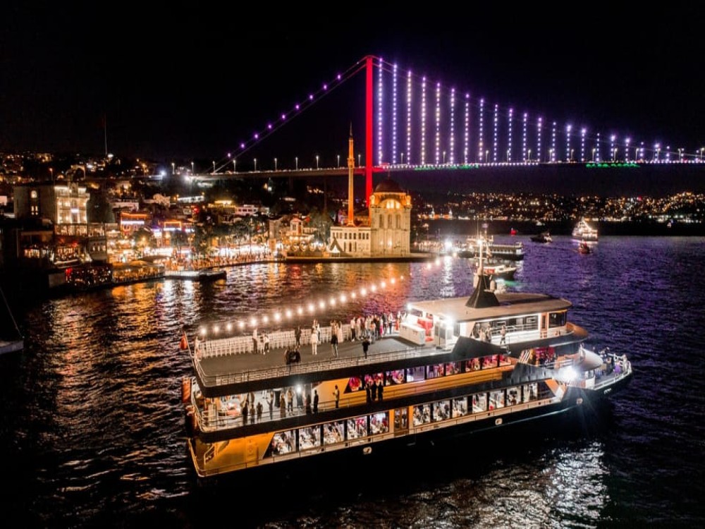 Istanbul: Bosphorus Night Cruise with Dinner & Live Performances | ®ExcursionMania