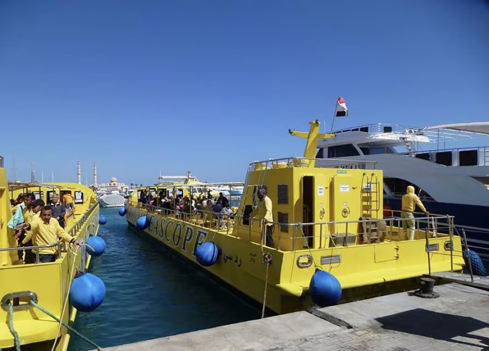 Hurghada: Royal Seascope Submarine Cruise with Snorkel Sto | ®ExcursionMania