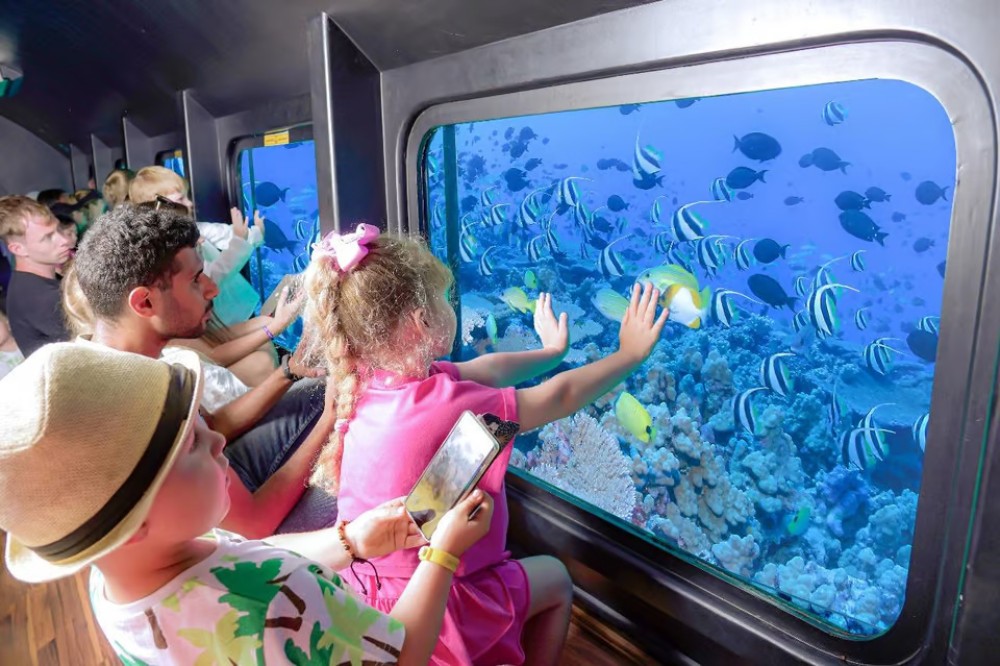 Hurghada: Royal Seascope Submarine Cruise with Snorkel Sto | ®ExcursionMania