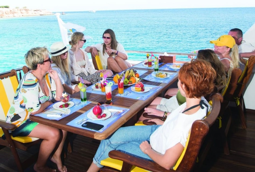 Cairo: Premium Yacht Cruise & lunch with optional pickup | ®ExcursionMania