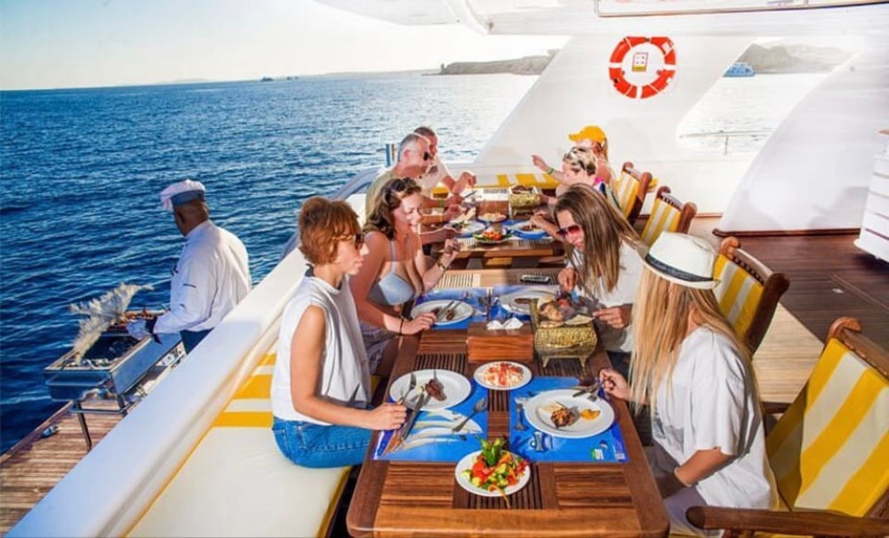 Cairo: Premium Yacht Cruise & lunch with optional pickup | ®ExcursionMania