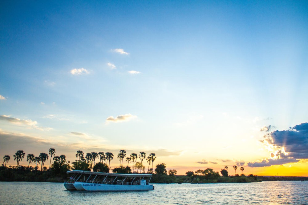 Victoria Falls and Zimbabwe: Scenic day Tour & Sunset Cruise | ®ExcursionMania