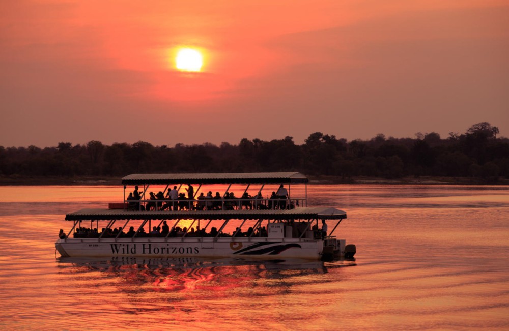 Victoria Falls and Zimbabwe: Scenic day Tour & Sunset Cruise | ®ExcursionMania