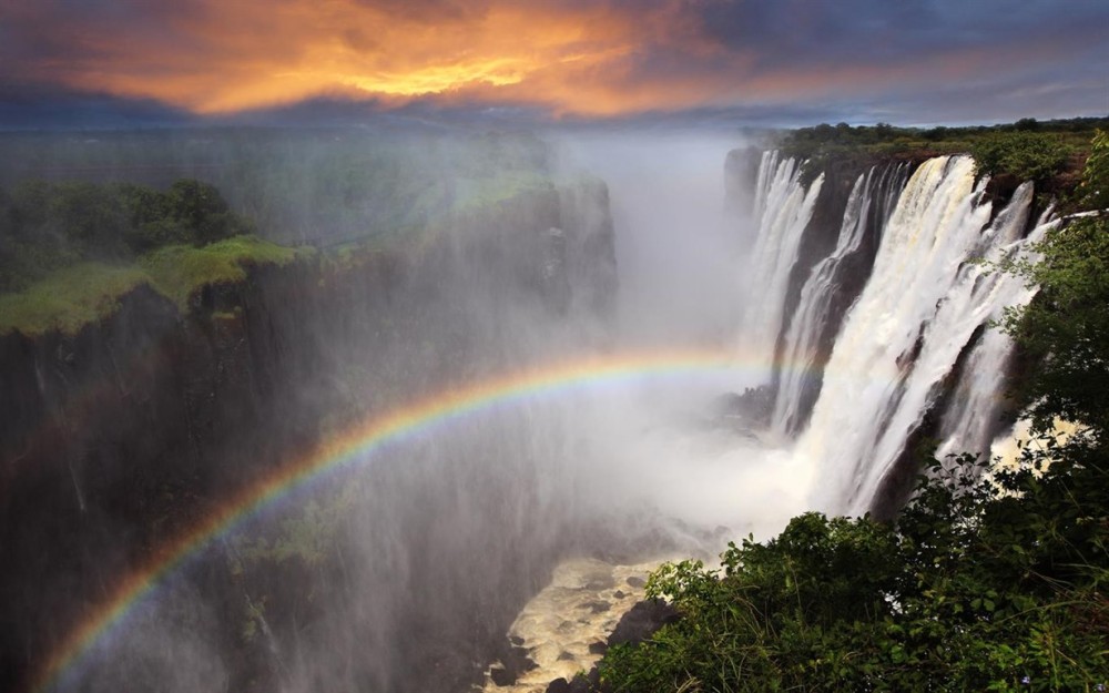 Victoria Falls and Zimbabwe: Scenic day Tour & Sunset Cruise | ®ExcursionMania