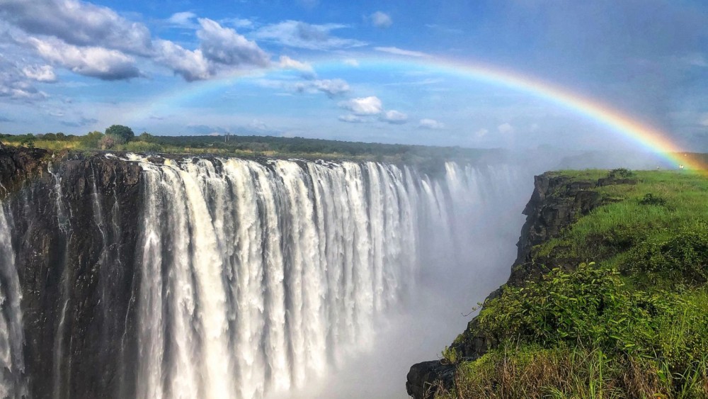 Victoria Falls and Zimbabwe: Scenic day Tour & Sunset Cruise | ®ExcursionMania