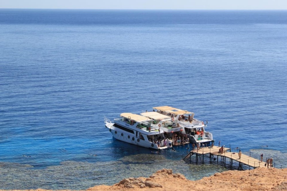 From Sharm: Ras Mohammed Cruise with Island Visit and Lunch | ®ExcursionMania