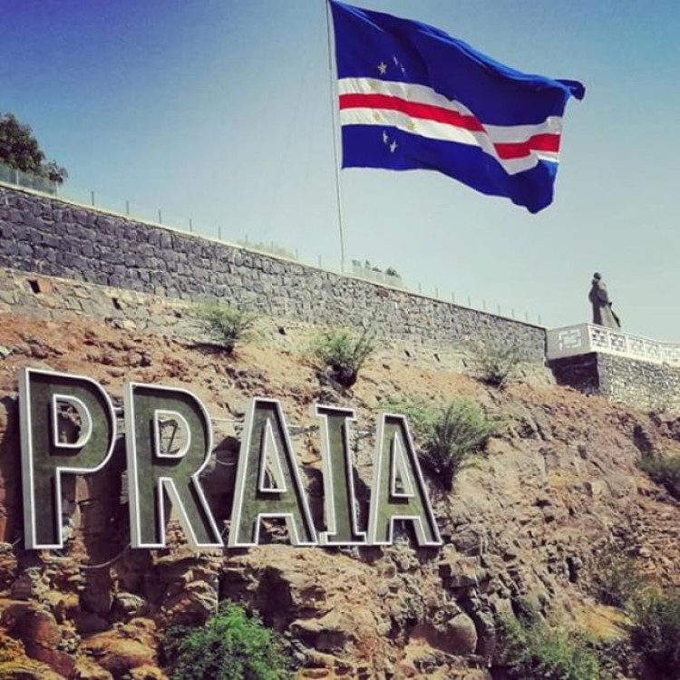 Visit Praia from the point of view of the locals | ®ExcursionMania