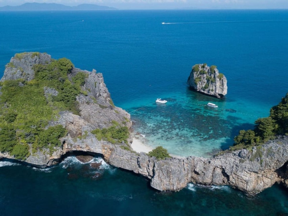Phuket: Koh Rok and Koh Ha Day Trip Best of Marine Park | ®ExcursionMania