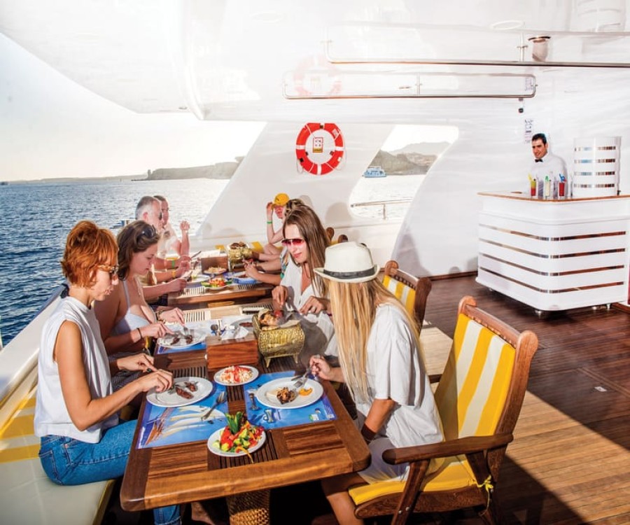 Sharm el-Sheikh: Ras Mohammed Elite VIP Cruise and BBQ Lunch | ®ExcursionMania