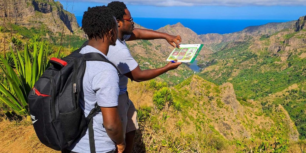Private tour: Explore Santiago Island | ®ExcursionMania