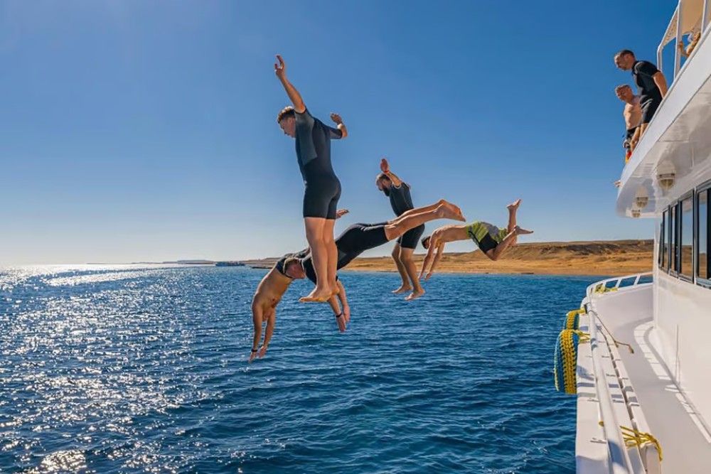Hurghada: Luxury Private Yacht with optional Lunch & Drinks | ®ExcursionMania