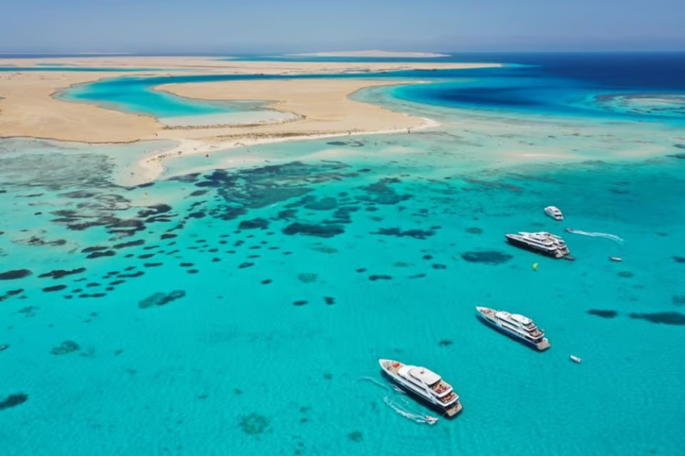 Hurghada: Luxury Private Yacht with optional Lunch & Drinks | ®ExcursionMania