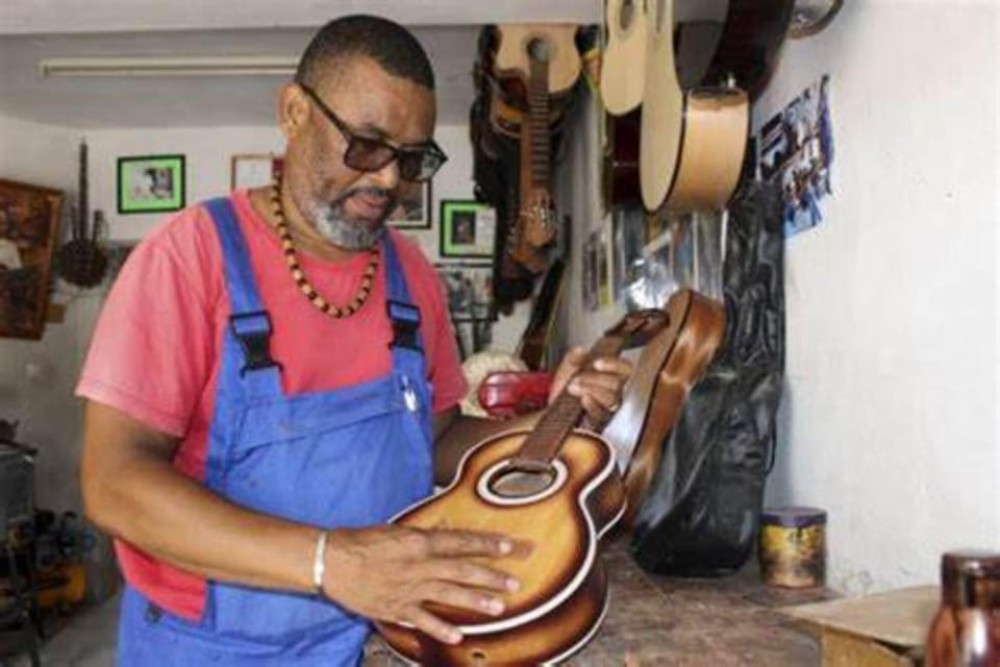 City tour Mindelo with music & cultural worshop | ®ExcursionMania