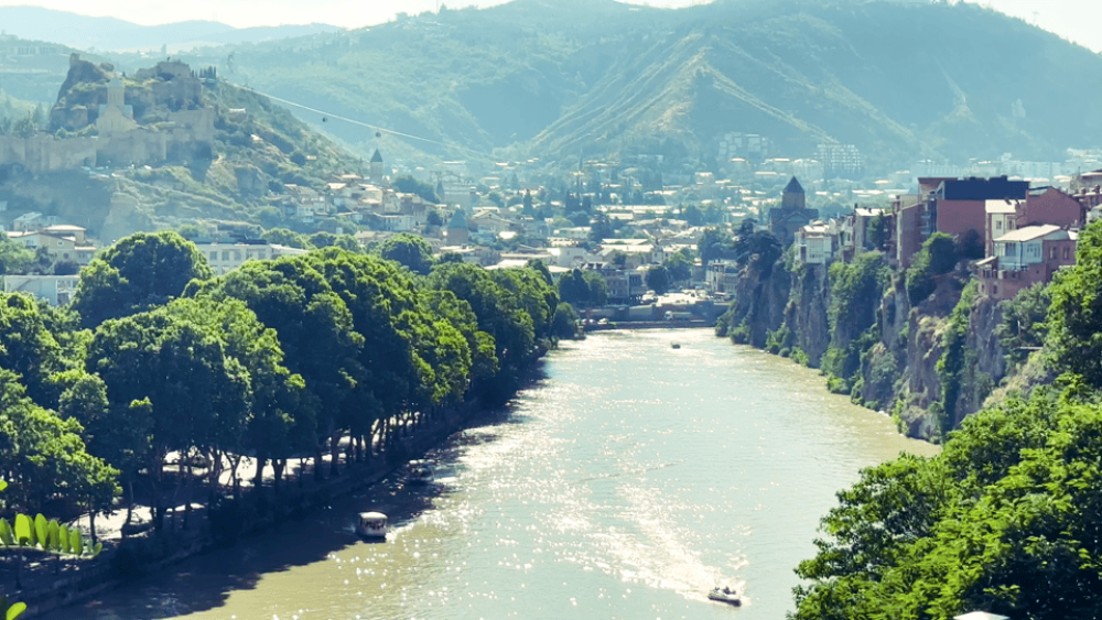 Tbilisi: River Sightseeing Boat Ride with Welcome Drink | ®ExcursionMania